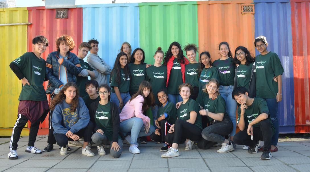 Teenage volunteers enjoy their group trip through South Africa. High School Special volunteers take group photo at their Childcare placement in South Africa.
